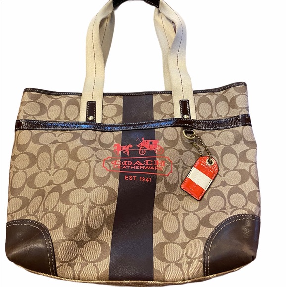 Coach Handbags - HP!🎉 Coach Signature Handbag